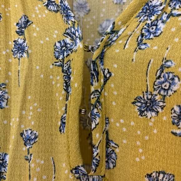 Jones of New York yellow, mustard and blue and white floral blouse! - Picture 3 of 13